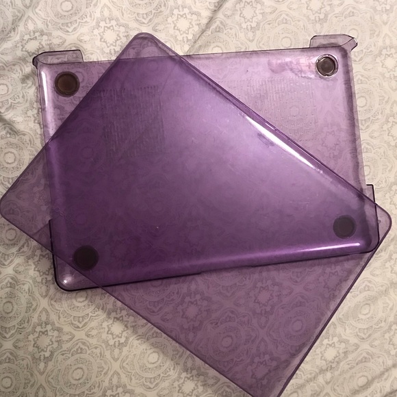 FREE WITH PURCHASE Purple Plastic 13” MacBook Pro Case - Picture 1 of 3